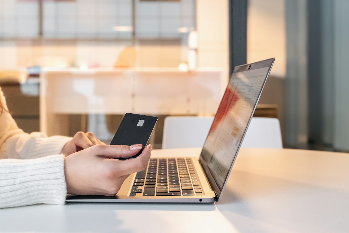 The Best Cashback Credit Cards with No Annual Fee: Maximize Your Daily Spending