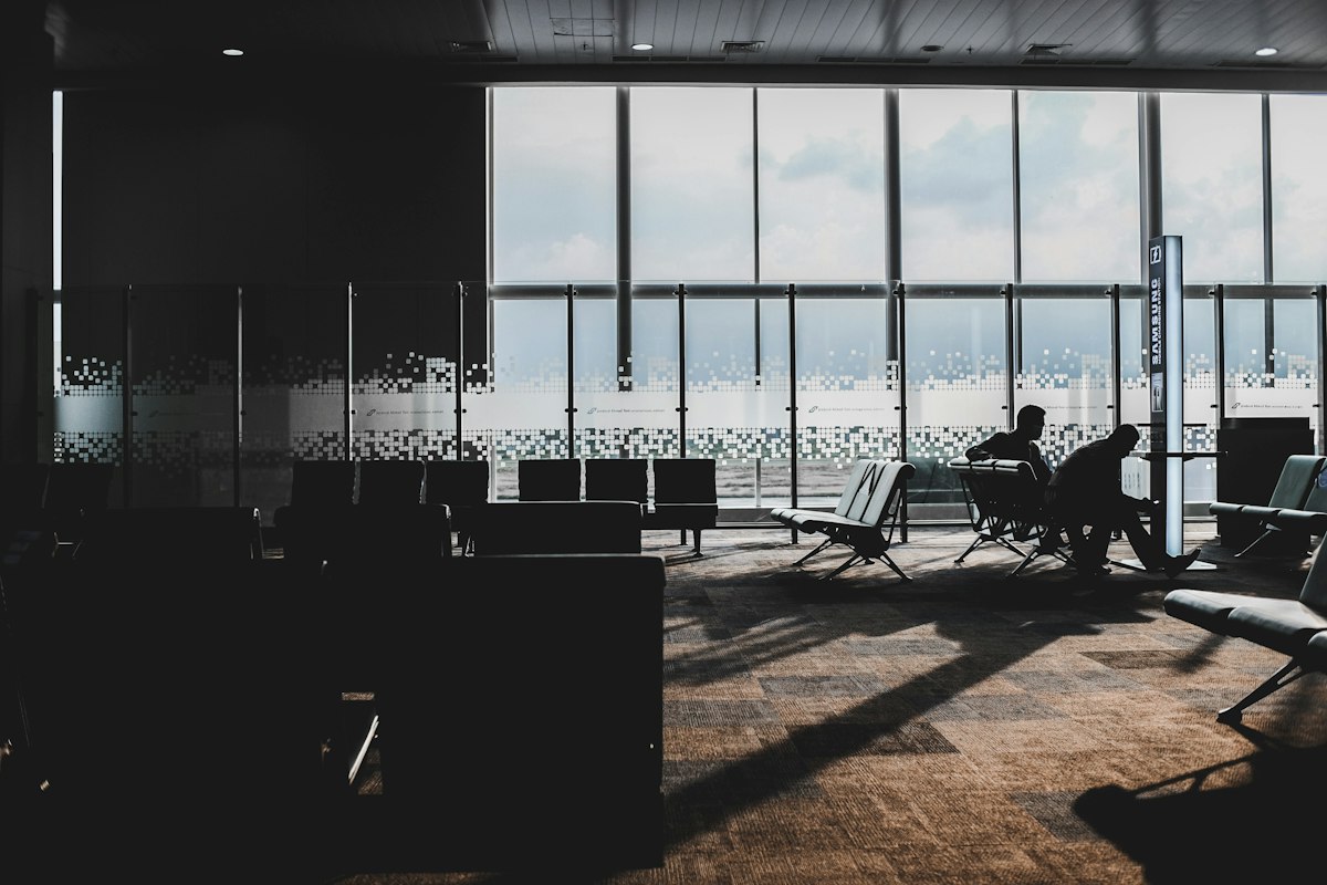 Frequent Flyer's Edge: Comparing Credit Cards for VIP Airport Lounge Access